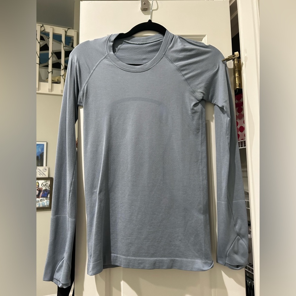 Lululemon swiftly long sleeve size 4